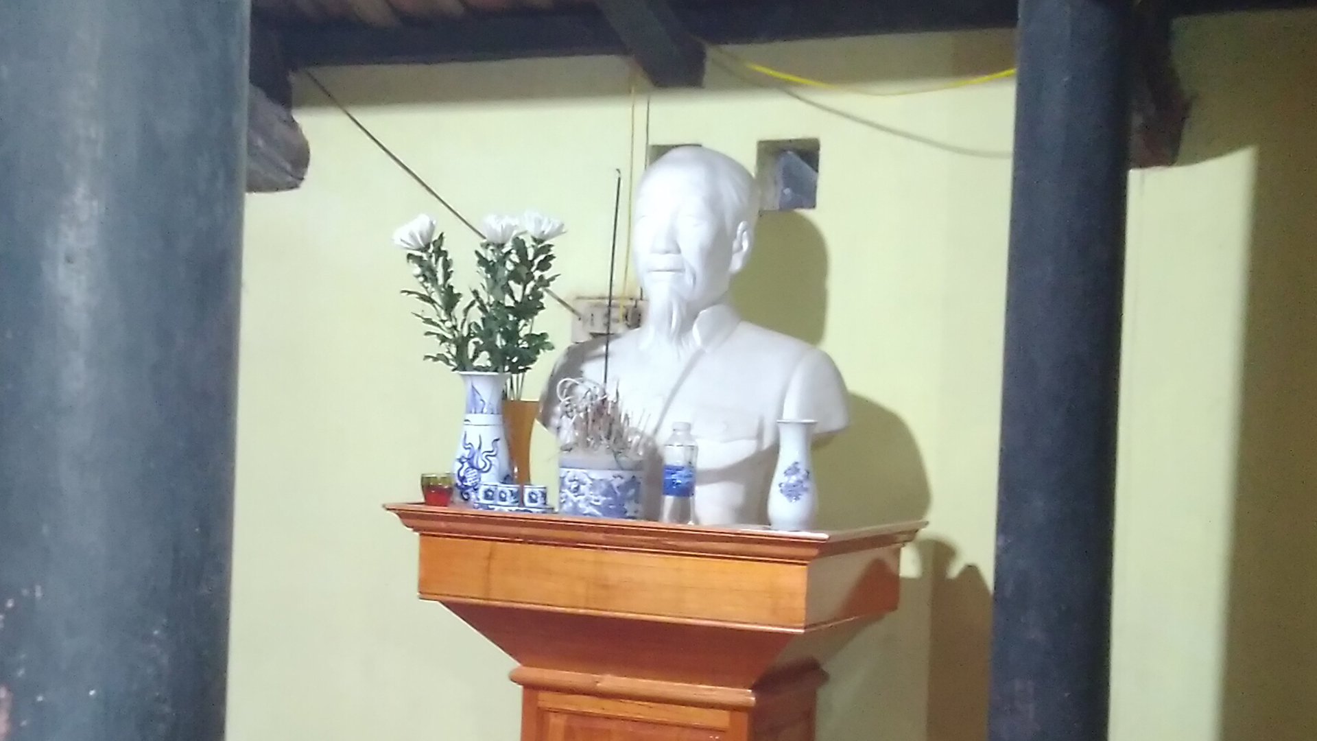 4_Ban Thờ Bác Hồ.jpg